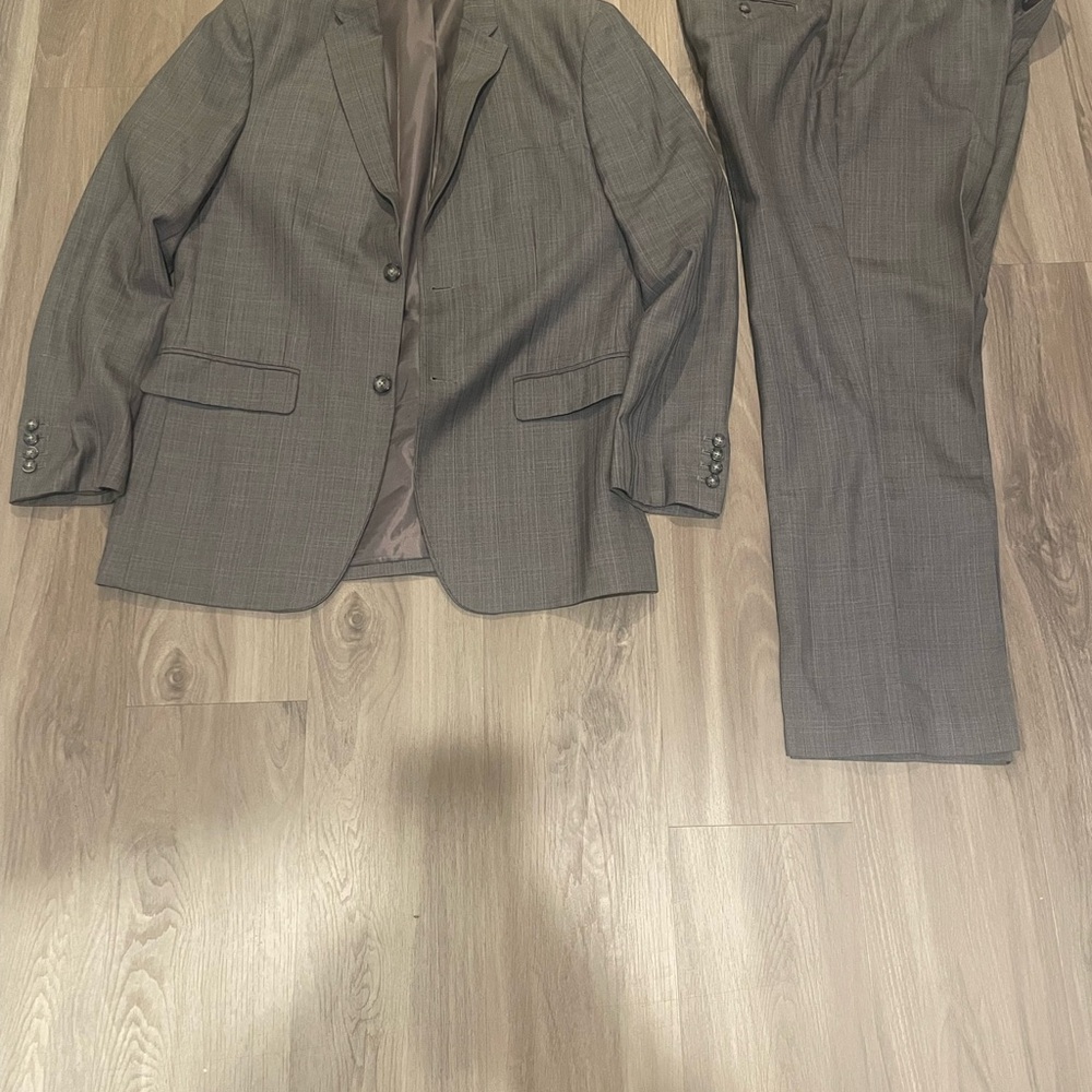 Men’s Perry Ellis Suit - Classic Slim Fit - Gray - 42R / 36x32